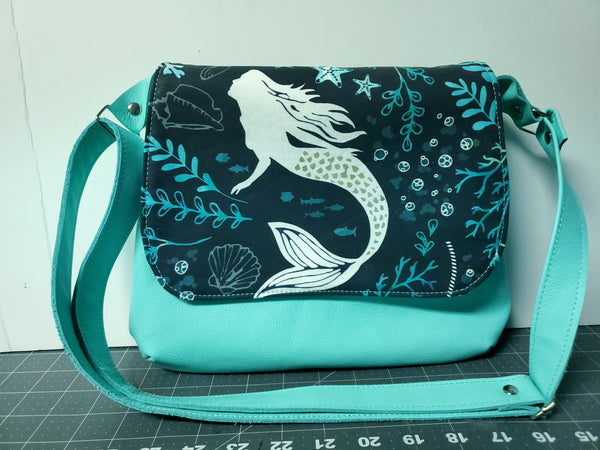 Pearl Diver Mini Messenger Purse